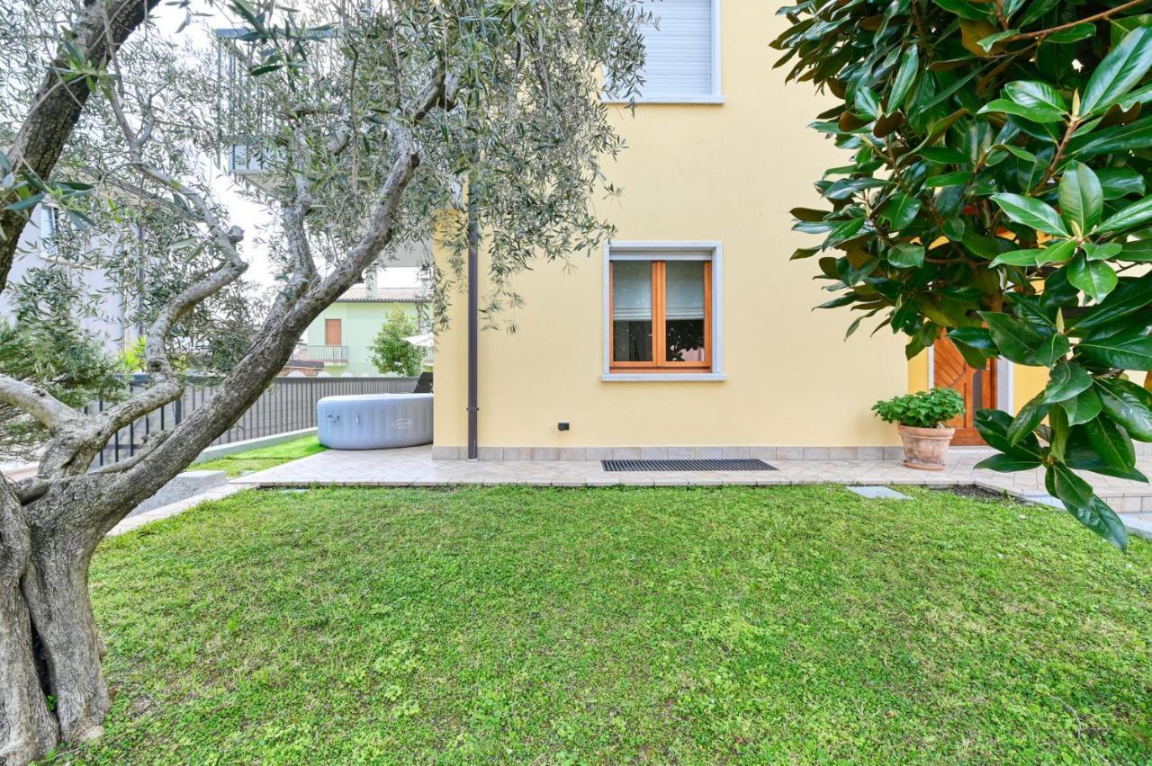 Pearl House - Sirmione Holiday - Jacuzzi Privata المظهر الخارجي الصورة