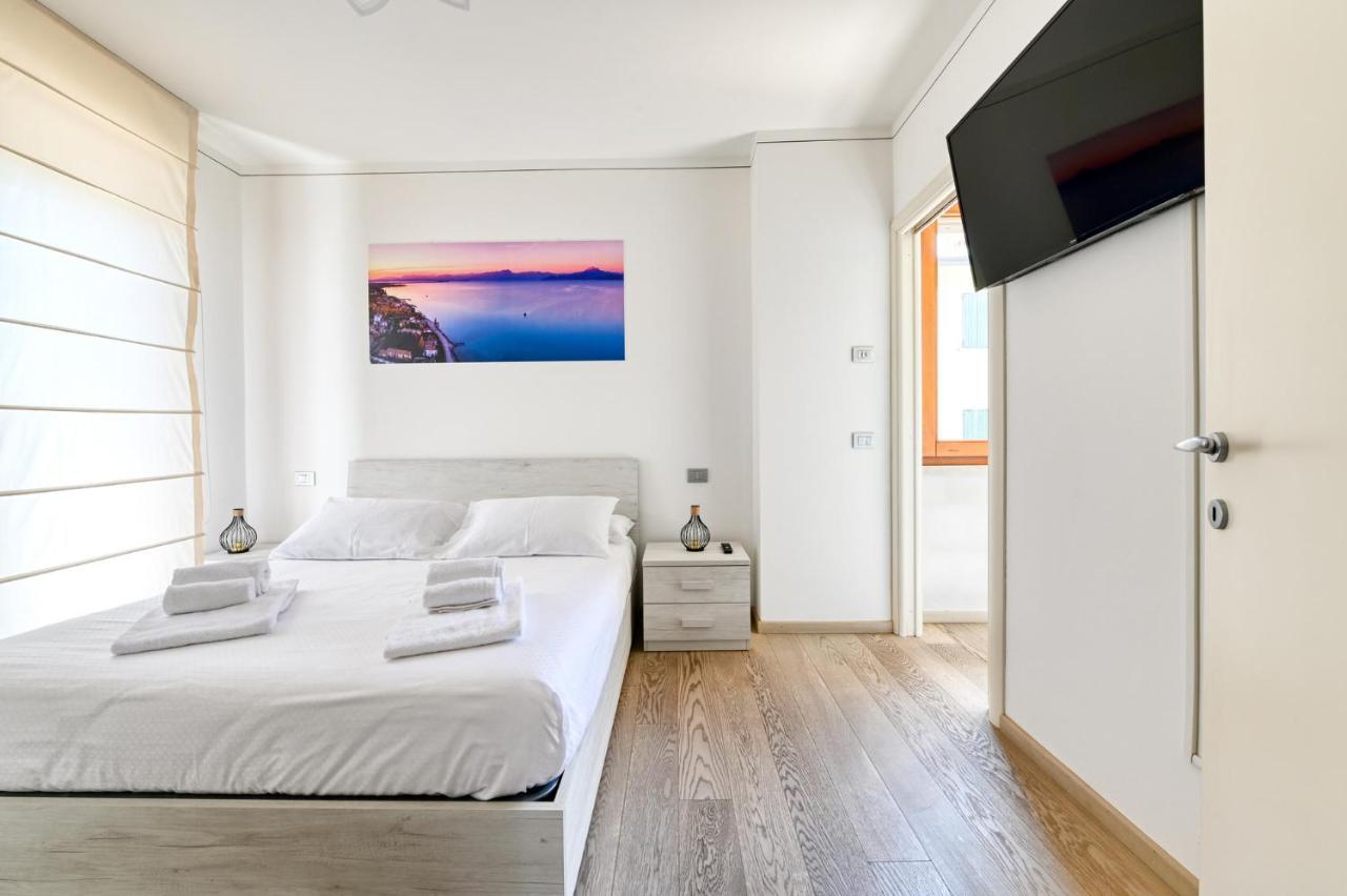 Pearl House - Sirmione Holiday - Jacuzzi Privata المظهر الخارجي الصورة