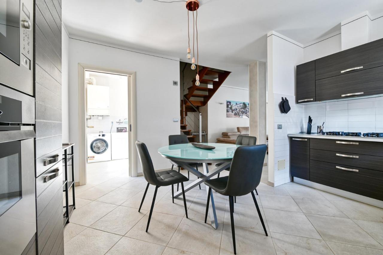 Pearl House - Sirmione Holiday - Jacuzzi Privata المظهر الخارجي الصورة