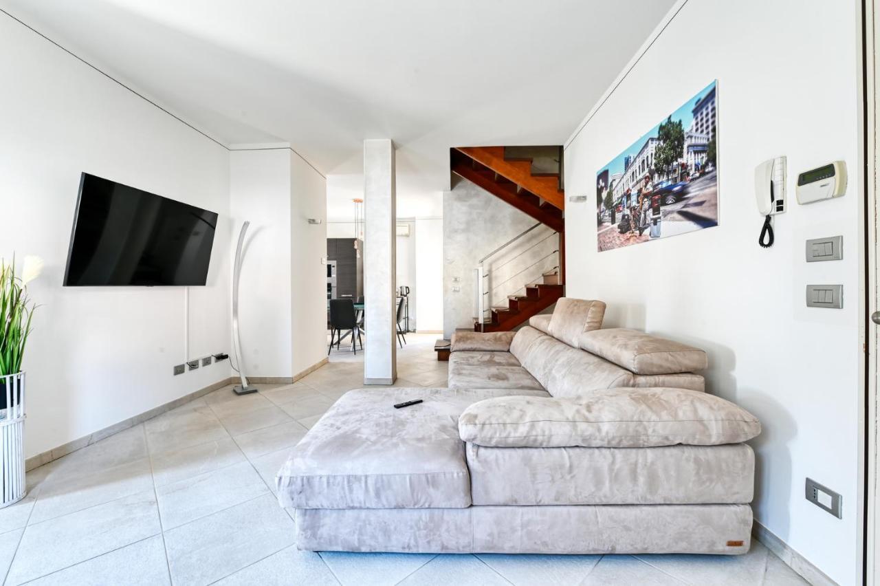 Pearl House - Sirmione Holiday - Jacuzzi Privata المظهر الخارجي الصورة