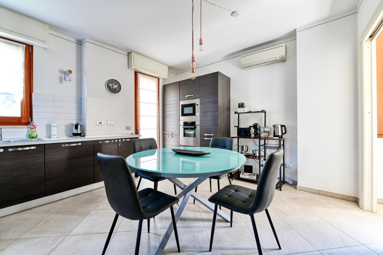 Pearl House - Sirmione Holiday - Jacuzzi Privata المظهر الخارجي الصورة