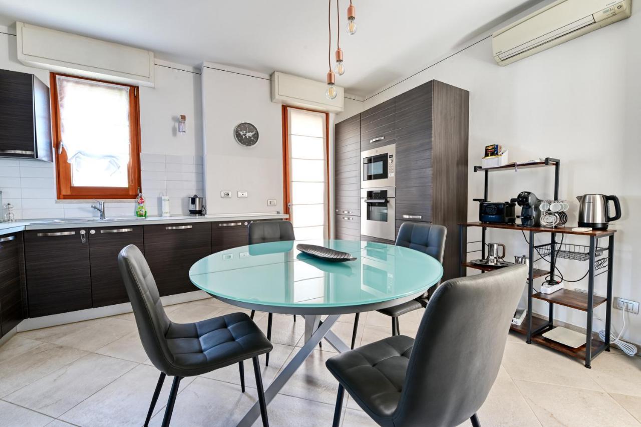 Pearl House - Sirmione Holiday - Jacuzzi Privata المظهر الخارجي الصورة