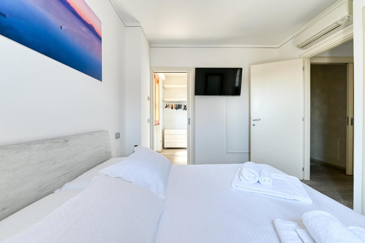 Pearl House - Sirmione Holiday - Jacuzzi Privata المظهر الخارجي الصورة